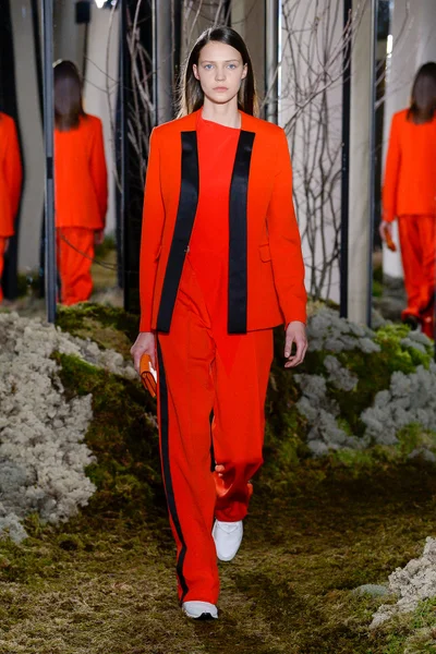 Look 25